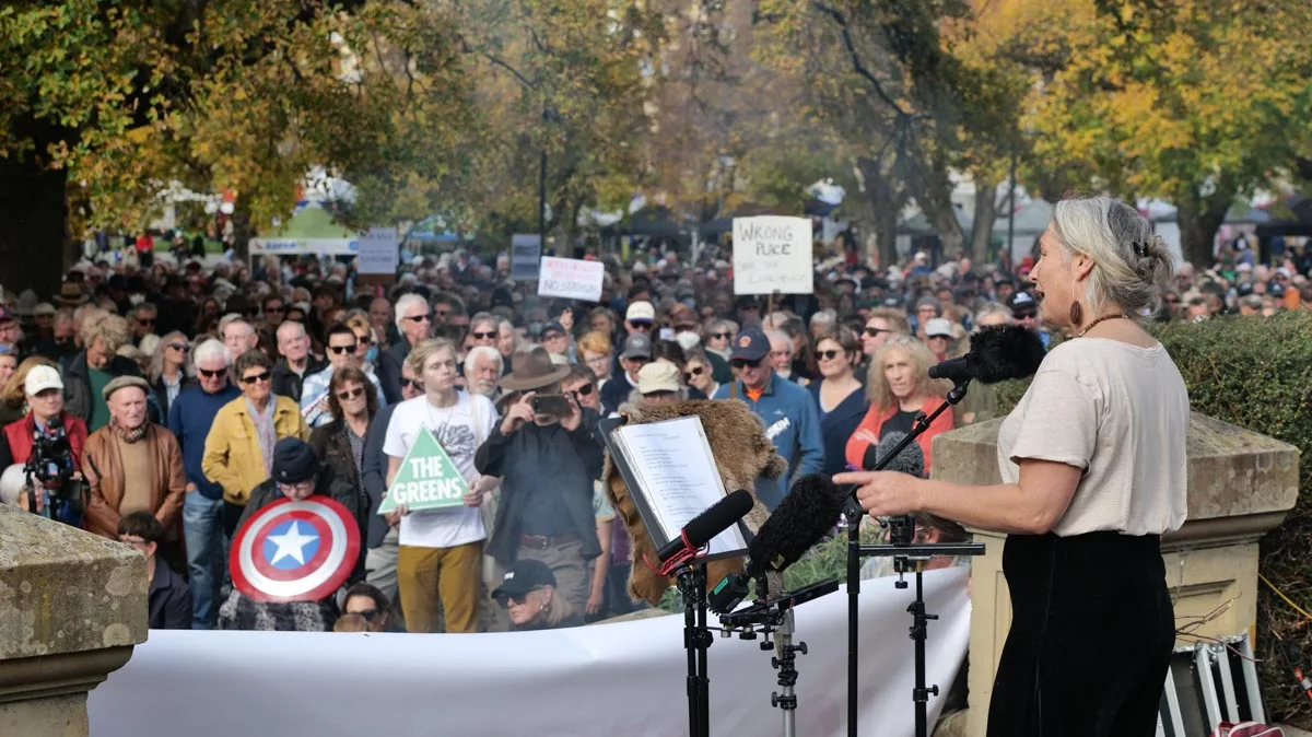 NO STADIUM RALLY-06